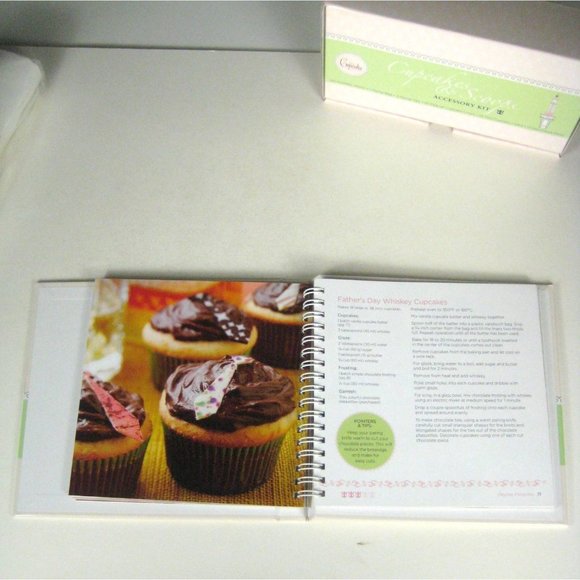 Royal Caribbean International Cookbook Apron Piping Liner Cupcakes Scoops Baking - Picture 4 of 8